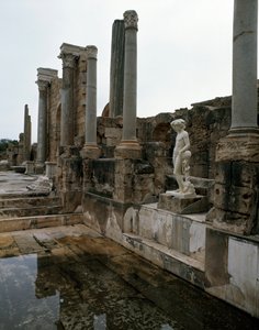 Öffentliches Bad, erbaut unter Kaiser Hadrian, 2. Jahrhundert von Roman