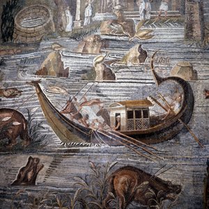 Flussschiff des 1. Jahrhunderts v. Chr. (Detail) Mosaik von Palestrina. Das Ruder ist im Heck und doppelt. Dieses Mosaik stammt aus dem Tempel des Glücks und wird heute im Barberini-Palast aufbewahrt von Roman