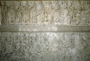 Römische Kunst: „Imperialer Kortsches von Kaiser Augustus“. Relief aus Marmor des Ara Pacis Augustae, erbaut vom römischen Kaiser Augustus zwischen 13 und 9 v. Chr. auf dem Marsfeld in Rom zur Erinnerung an den Frieden nach den Kriegen