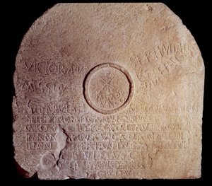 Römische Antike: Votivtafelstein (Mensa) mit Inschrift von zwei afrikanischen Märtyrern von Roman