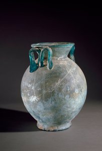 Römische Kunst: Glasvase mit Henkel. Aus Pompeji, Italien. Museo Archeologico Nazionale Neapel von Roman