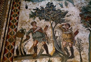 Römische Kunst: Zwei Vogeljäger unter einem Baum. (Detail) Mosaik „Die kleine Jagdgesellschaft“ 315-350 n. Chr. Piazza Armerina, Villa Romana del Casale