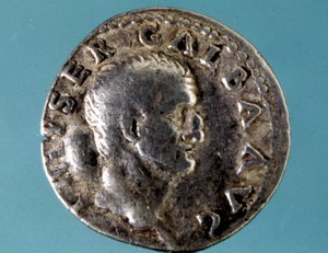 Silbermünze mit dem Abbild des römischen Kaisers Galba (5 v. Chr. - 69 n. Chr.). Sammlung des Medagliere von Mailand von Roman