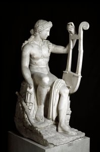 Der Apollo Lyricine oder Apollo mit einer Lyra. Römische Marmorskulptur nach dem griechischen Original. 3. Jahrhundert v. Chr. Rom, Nationalmuseum (Palazzo Massimo alle Terme)