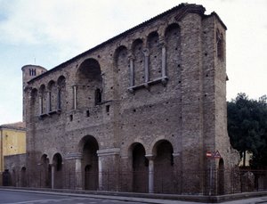 Der Palast von Kaiser Theoderich dem Großen (455 - 526) in Ravenna von Roman