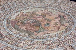 Theseus und der Minotaurus, Haus des Theseus, Paphos, Zypern (Mosaik) von Roman