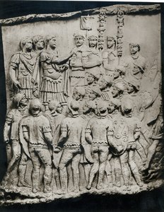 Trajan (98-117) spricht zur Armee, ein Abguss von Trajans Säule, 113 n. Chr. (Gips) von Roman