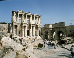 Ansicht der Celsus-Bibliothek, erbaut 117 n. Chr. (Detail) von Roman