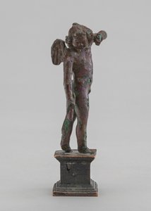Geflügeltes Kind mit einer Fackel von Roman