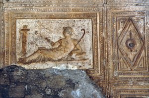 Herculaneum - Basrelief: Charakterverlängerung, Dekorationsdetail - römische Kunst