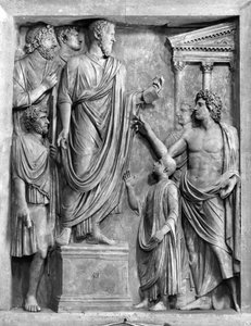 Marcus Aurelius (121-180 n. Chr.) hält eine Rede auf dem Forum, oder Hadrian (76-138 n. Chr.) hält eine Trauerrede für Sabine, wahrscheinlich 3. oder 4. Jahrhundert n. Chr. (Marmor) von Roman Roman