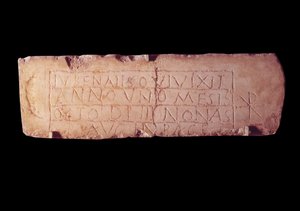 Römische Antike: Loculus-Plakette namens Jubenalis, Epitaph eines verstorbenen Kindes. Aus den Katakomben von Rom.