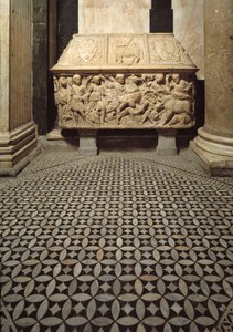 Römischer Sarkophag mit Reliefs einer Wildschweinjagdszene, Deckel verziert mit den Wappen der Familie Medici von Roman Roman