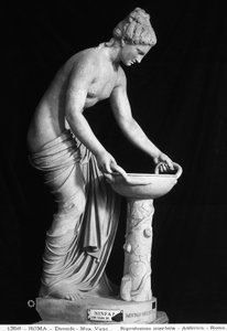 Statue, die eine Danaide darstellt von Roman Roman