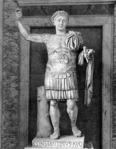 Statue von Kaiser Konstantin (ca. 274-337 n. Chr.) von Roman Roman