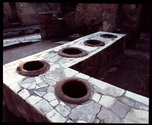Thermopolium-Marmortheke, 5. Jahrhundert v. Chr. - 1. Jahrhundert n. Chr. von Roman Roman