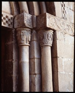 Kapitele der Kirche von Romanesque