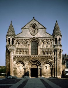 Romanische Kunst: Ansicht von Notre Dame la Grande (Notre-Dame-la-Grande). 12. Jahrhundert Poitiers (Wien) von Romanesque