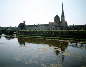 Romanische Kunst: Ansicht der Abtei von Saint-Savin-sur-Gartempe (Saint Savin sur Gartempe), gegründet im 11. Jahrhundert. Saint Savin, Wien von Romanesque