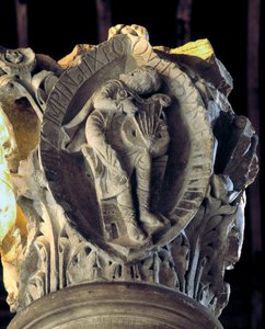 Töne des gregorianischen Gesangs: der dritte (Leidenschaft und Auferstehung Christi), Kapitell des Chors (Skulptur)