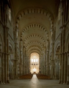 Ansicht des Mittelschiffs der Basilika Santa Maria Magdalena (1096-1106), Vezelay, Yonne von Romanesque