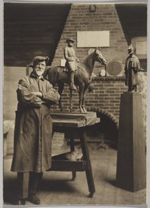 Im Studio, Cyrus Dallin (s/w Foto) von Ross W. Baker