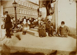 Bettler (Mann, Frau und Jatte) vor dem Kloster von Walaam (Valamo) in Moskau