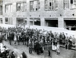 St. Petersburger Fabrikarbeiter im Streik gegen das Lena-Massaker, 1912