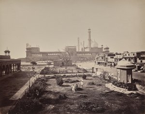 Delhi. Blick auf die Nordseite der Jamma Musjid im Hauptgebetsplatz von Samuel Bourne
