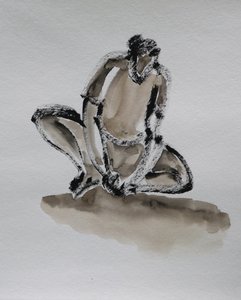 Nachdenkliche kauernde Figur