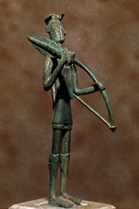 Nuragische Kultur (Nuraghi) Sardinien: Bronze-Statue eines Kriegers. 8.-7. Jahrhundert v. Chr. Cagliari, Museo Nazionale Archeologico, Sardinien, Italien von Sardinia Nuragic Civilization