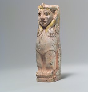 Möbelstütze: weibliche Sphinx mit Hathor-Locken, ca. 18. Jahrhundert v. Chr. (Nilpferdelfenbein, Goldfolie) von School Anatolian