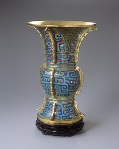 Eine Zun-förmige Vase und Standfuß von School Chinese