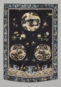 Aufhängung, ca. 1750-1800 (Seide mit Stickerei (Satin-Stich), natürliche und synthetische Farbstoffe) von School Chinese