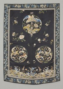 Wandbehang, ca. 1750-1800 (Seide mit Stickerei (Satin-Stich), natürliche und synthetische Farbstoffe) von School Chinese
