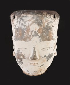 Kopf einer Dame (Irdenware mit Spuren von weißem Schlicker und Farbe) von School Chinese