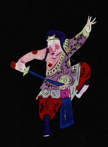 Männliche Figur, die Kampfkunst mit einem Schwert übt. Bemaltes Papierschnitt oder „Jian Zhi“, chinesische Volkskunst, Peking.