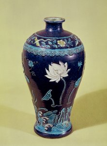 Ming-Vase mit Dreifarben-Dekoration
