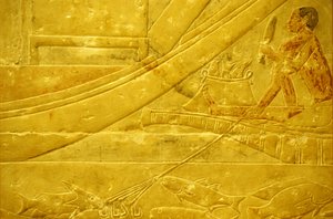 Altes Ägypten, Wandmalerei, Mastaba/Grab des Idout, Saqqara, 2323-2150 v. Chr., Ein Fischer schuppt Fische und hält einen vierzackigen Speer von School Egyptian