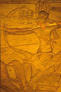 Altes Ägypten, Wandmalerei/Schnitzerei, Ramses II. in seinem Streitwagen bei der Schlacht von Kadesch, Tempel von Ramses II. und Nefertari, Abu Simbel
