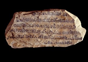 Kunst des alten Ägypten: Ostrakon (oder Ostracon) (Plural: Ostraka) hieratisch (Tonscherben, auf denen heilige Dinge geschrieben sind). Neues Reich von Ägypten. Paris, Musée du Louvre