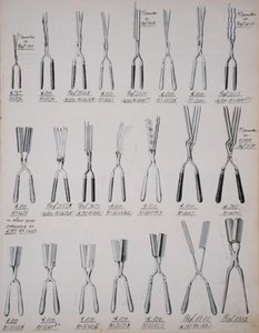 Lockenstab, aus einem Warenkatalog für Haushaltswaren und Zubehör, ca. 1890-1910 (Farblithografie)