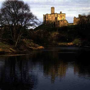 Ansicht von Warkworth Castle, Sitz der Familie Percy von School English