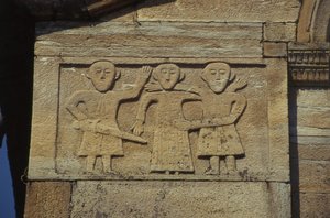 Detail von der Fassade der Pfarrkirche Santa Maria