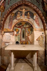 Ansicht der Apsis, dekoriert mit Fresken des Meisters von Saint Francois (13. Jahrhundert). Cappella di San Gregorio, Kloster San Benedetto (Sacro Speco), Subiaco (Rom), Italien