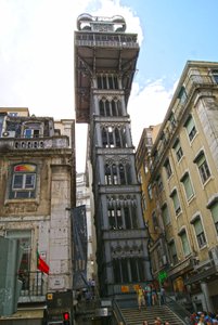 Santa Justa Aufzug, Lissabon, Portugal von School Portuguese