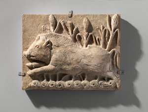 Wandpaneel mit einem angreifenden Eber, ca. 6. Jahrhundert n. Chr. von School Sasanian