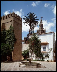 Almohadische Kunst: Ansicht der Giralda, ehemaliges Minarett, das in einen Glockenturm umgewandelt wurde von School Spanish