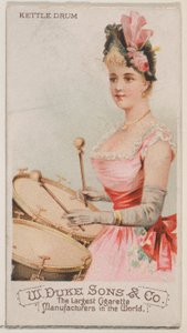 Kesselpauke, aus der Serie Musikinstrumente N82 für Duke-Zigaretten, 1888 von Schumacher and Ettlinger