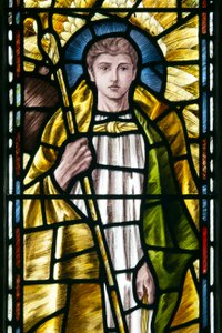 Mortehoe, St Mary, Heaton Butler & Bayne, Selwyn Image, Erzengel St. Raphael (Detail)
